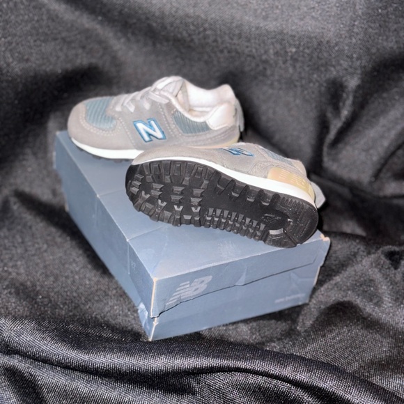 INFANT NEW BALANCE - Picture 2 of 2